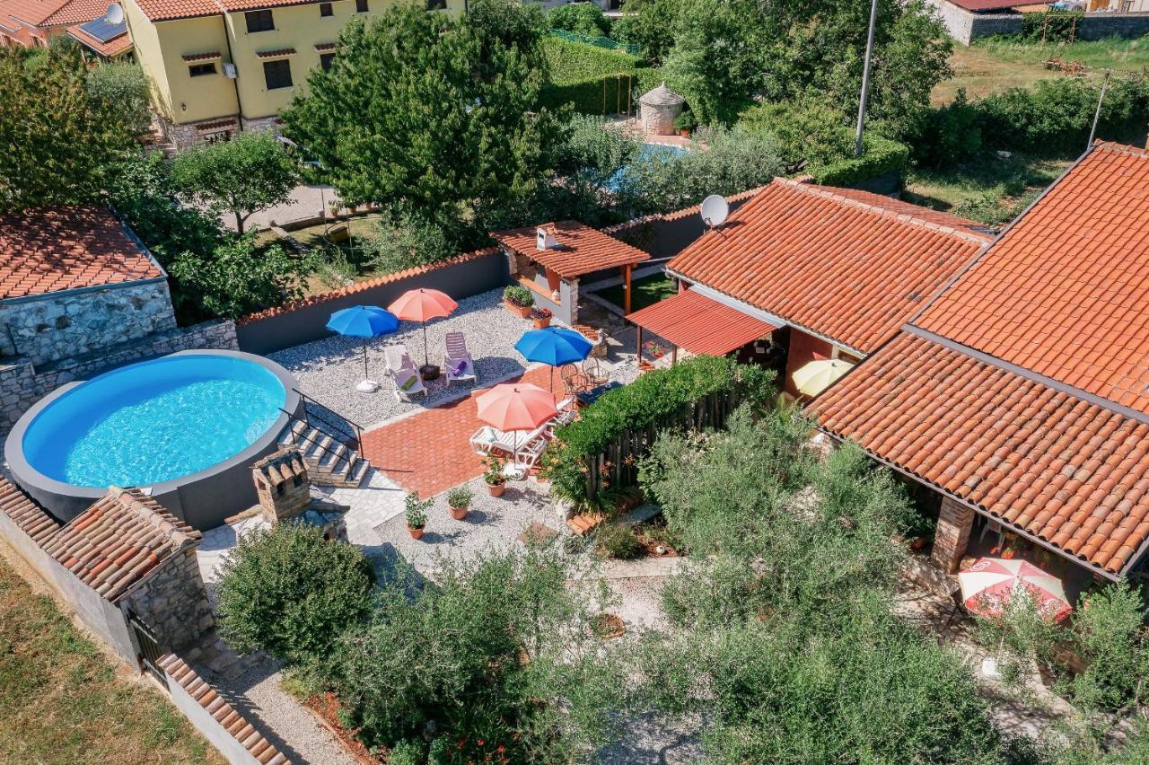 Apartment With Pool Višnjan المظهر الخارجي الصورة