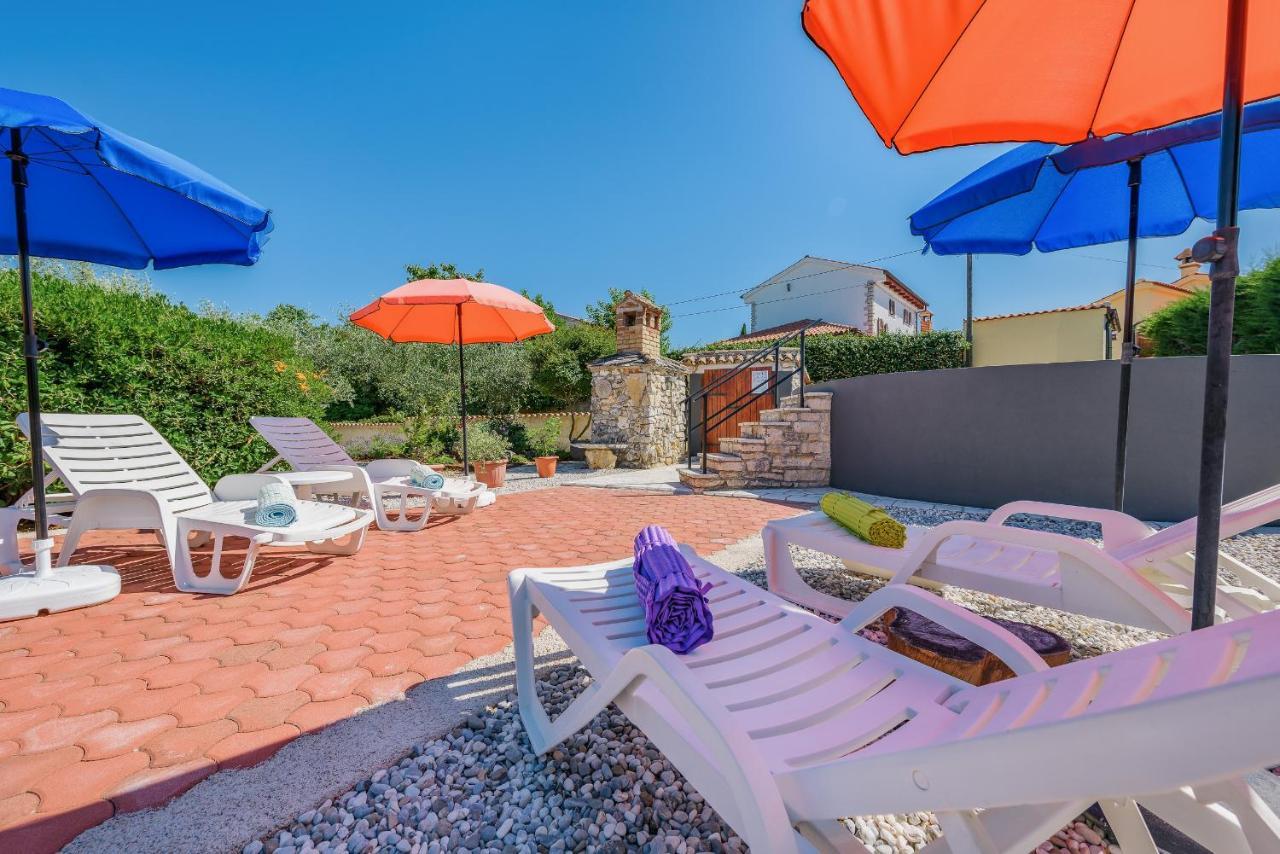 Apartment With Pool Višnjan المظهر الخارجي الصورة