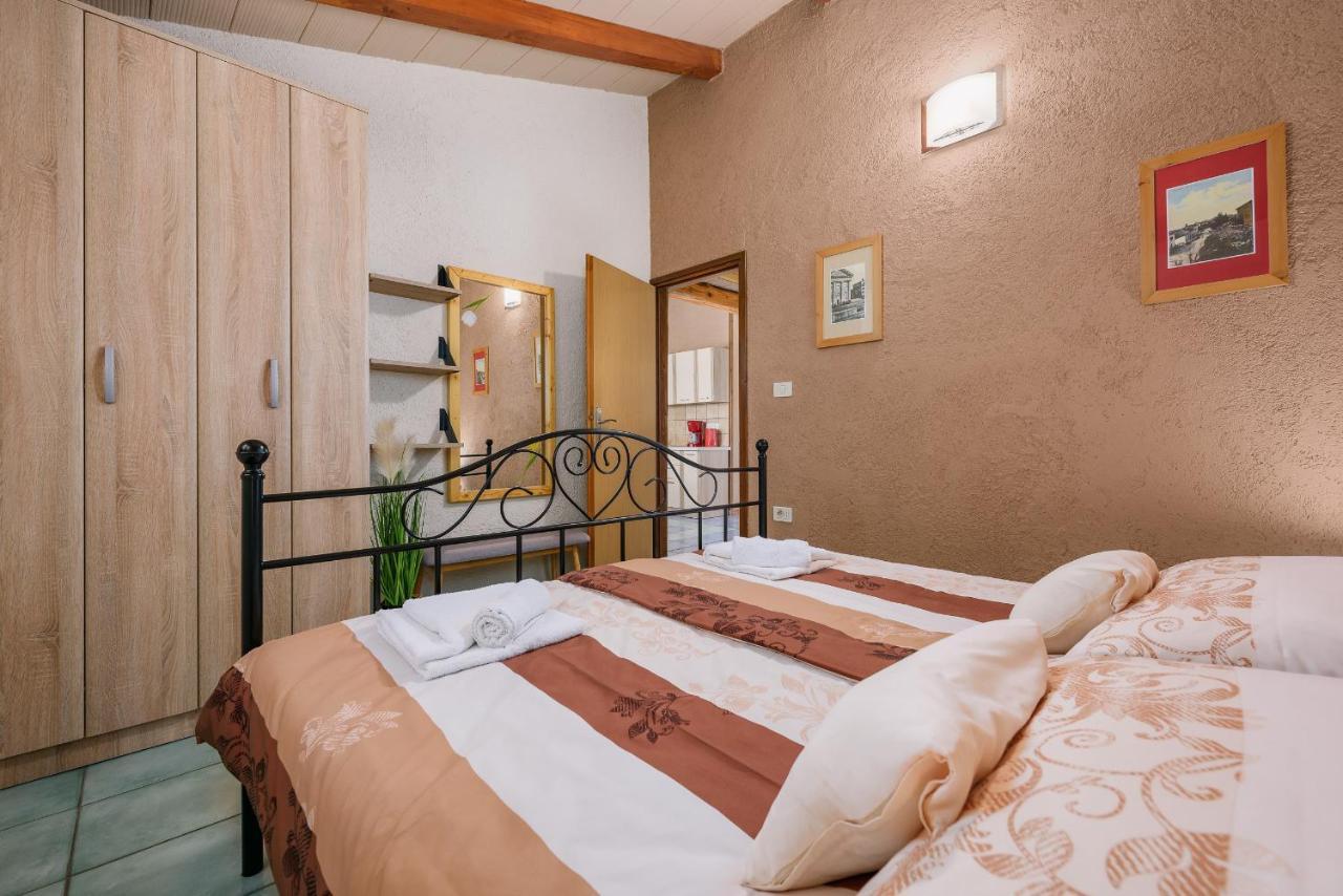 Apartment With Pool Višnjan المظهر الخارجي الصورة