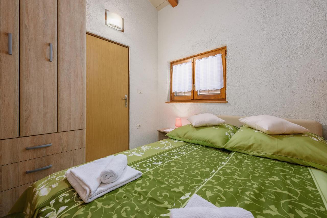 Apartment With Pool Višnjan المظهر الخارجي الصورة