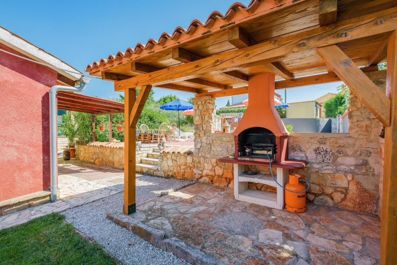 Apartment With Pool Višnjan المظهر الخارجي الصورة
