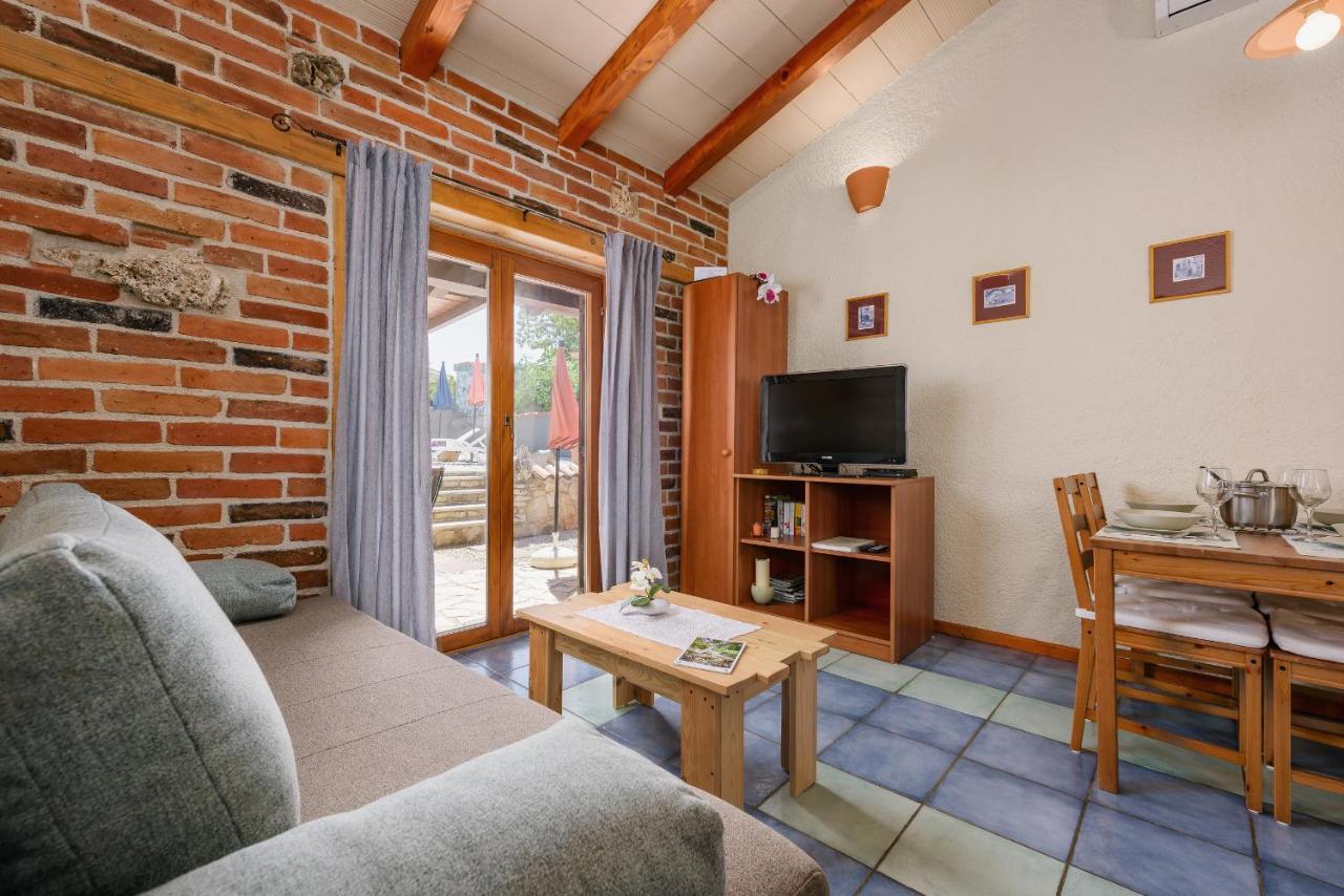 Apartment With Pool Višnjan المظهر الخارجي الصورة