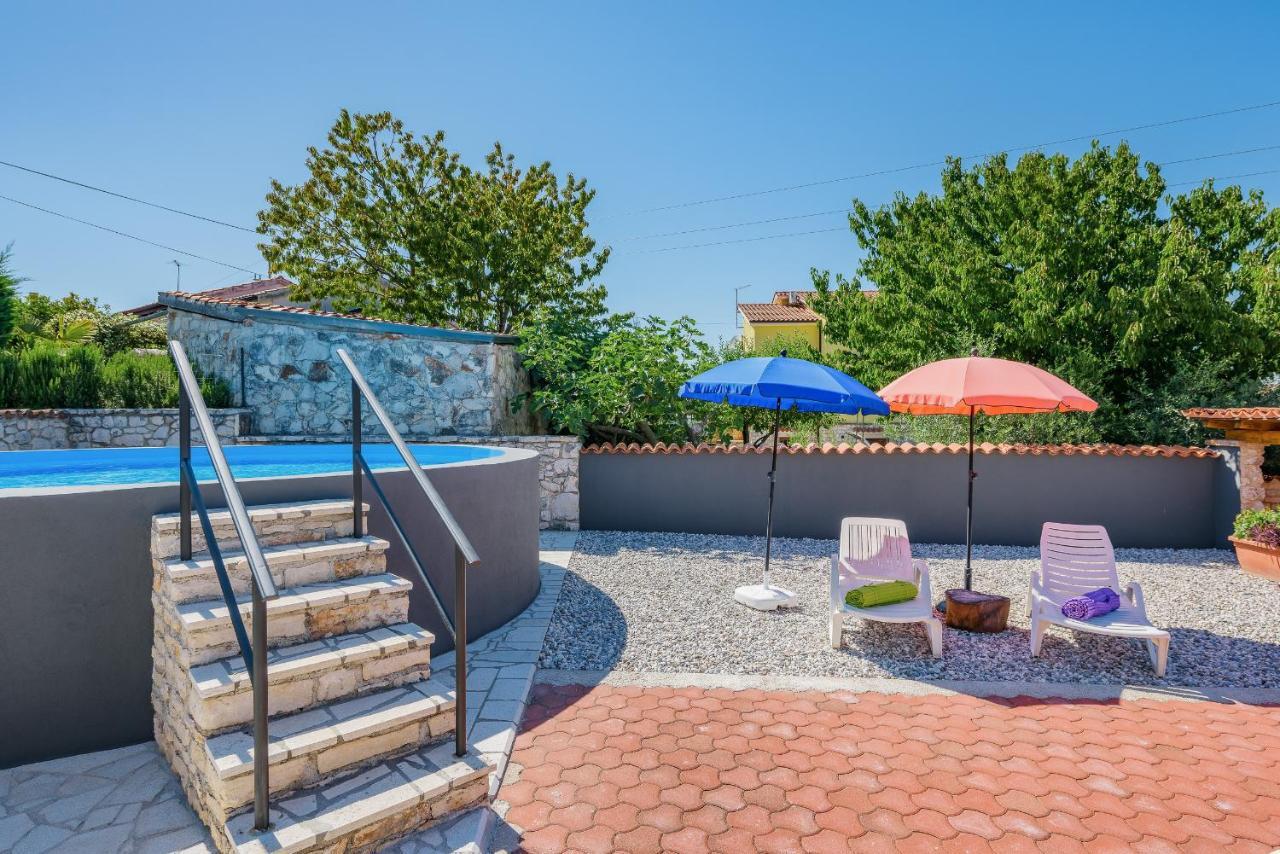 Apartment With Pool Višnjan المظهر الخارجي الصورة